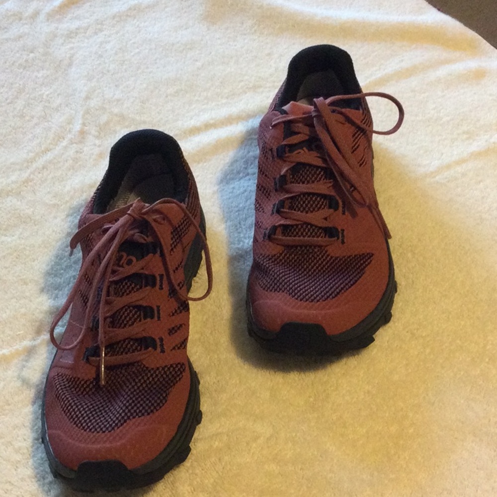 Salomon hiking shoes 9.5 - women’s
